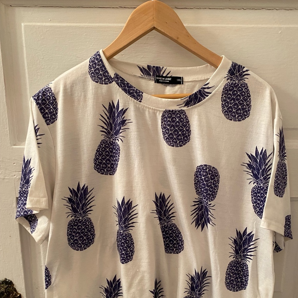 Tee Shirt w Pineapples